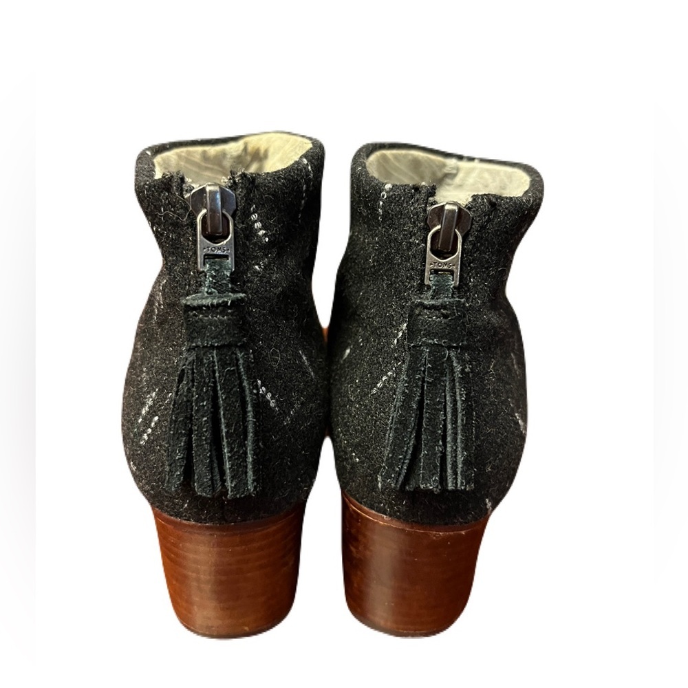 Toms women’s 7.5 Leila suede and dotted wool ankle boots, black - Picture 3 of 5